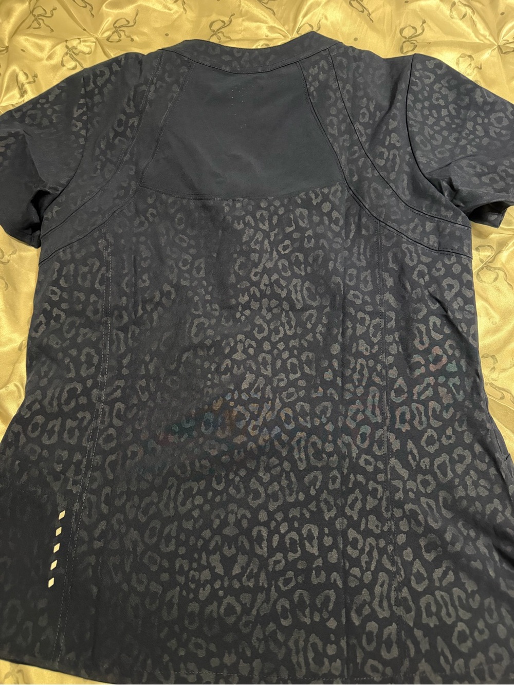 Barco One women’s indigo cheetah V-Neck Top scrub top - Picture 3 of 4